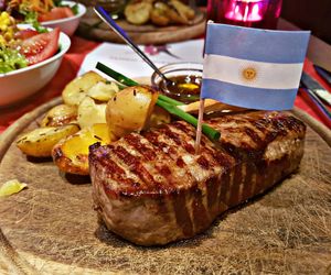 Ulubione potrawy papieża Franciszka – smak domu w sercu Watykanu