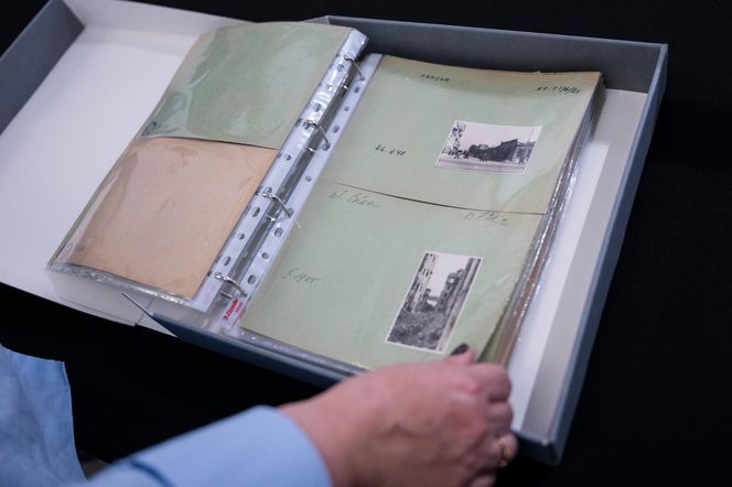 Zbiór fotografii dokumentujących zniszczoną Warszawę