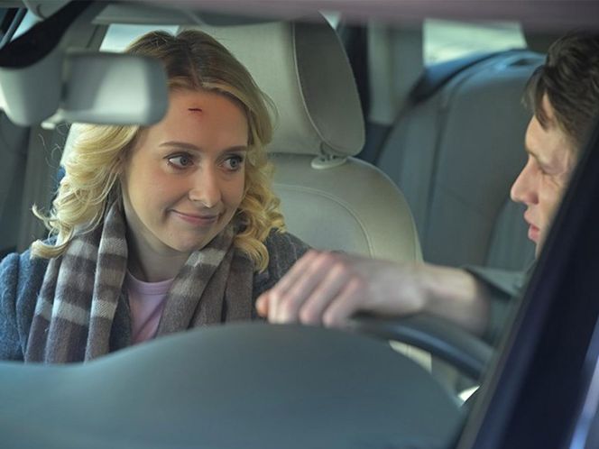 Pierwsza miłość, odcinek 4017: Oskar (Filip Gurłacz), Kaja (Elżbieta Trzaskoś)