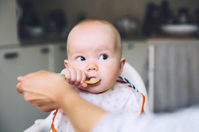 Czym karmić niemowlaka mającego alergię pokarmową?