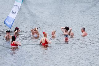 Katowickie morsy pożegnały sezon w stylu Emily in Paris