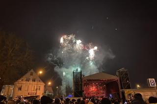 32. Finał WOŚP w Zielonej Górze. Najpierw koncerty a później Światełko do Nieba - tak się bawili zielonogórzanie