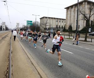 Bieg na Piątkę 2024, Warszawa - zdjęcia. Biegłeś? Szukaj się w galerii!