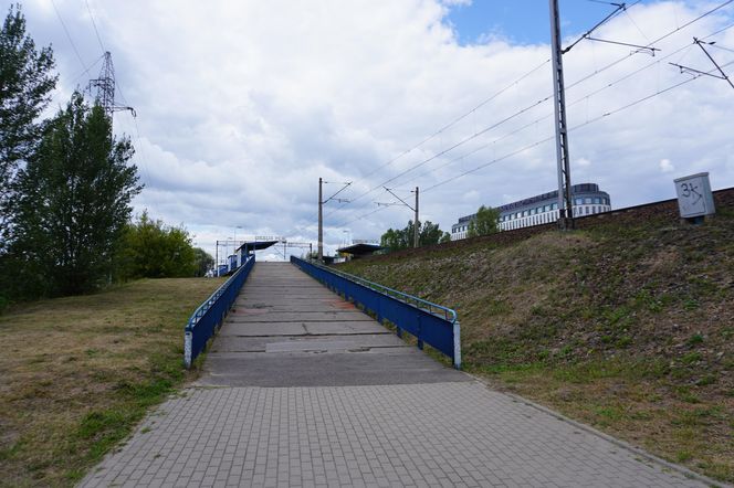 Ursus Północny - fatalny stan przystanku kolejowego