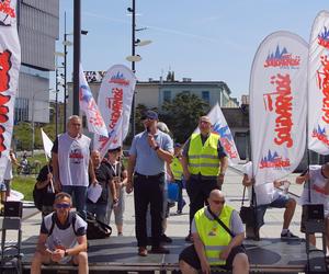 Protest pracowników PKP Cargo we Wrocławiu. Pracę ma stracić prawie 400 osób 