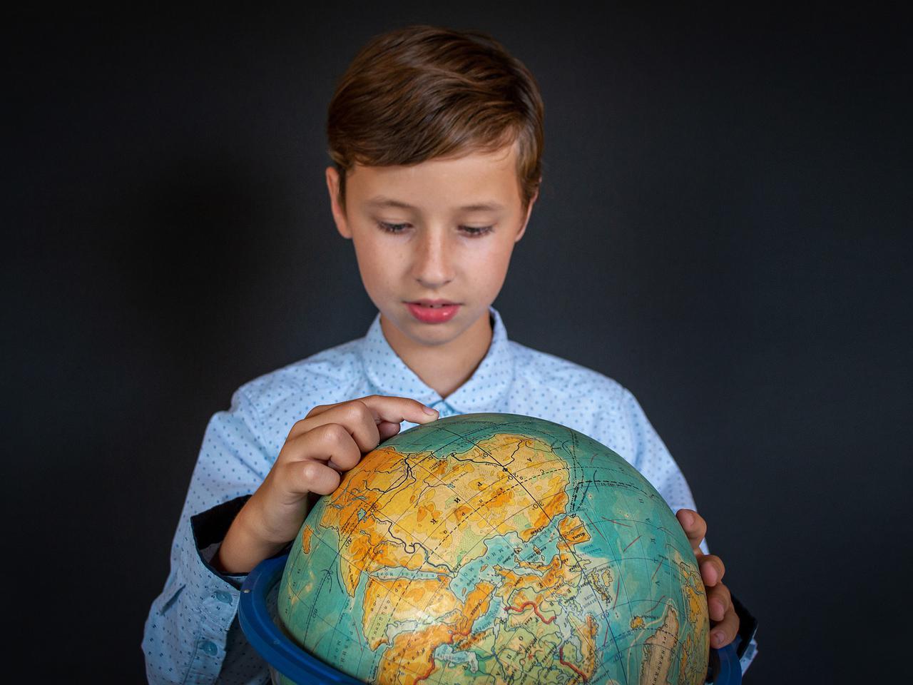 QUIZ. Czwartkowy test z geografii. O który kraj chodzi? Rozpoznasz ten kształt na mapie?