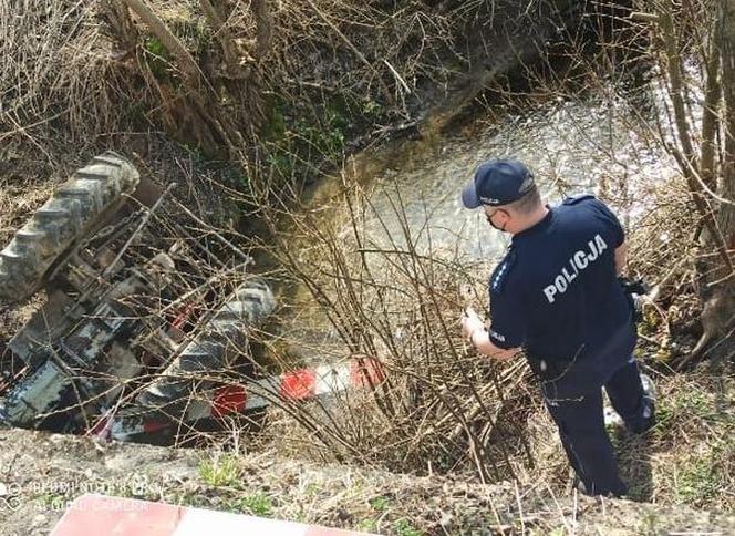 Tragiczny wypadek w Ulanicy. Traktorzysta zjechał z drogi i spadł do rzeki. Mężczyzna zginął na miejscu 