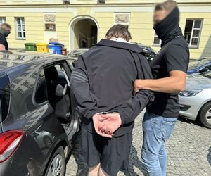 Małżeństwo sutenerów i miilion w gotówce. Zatrzymanie w Warszawie