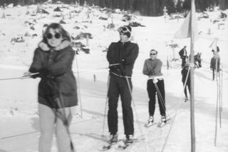 QUIZ PRL. Ferie zimowe w PRL: Jak wyglądał wypoczynek polskich uczniów?