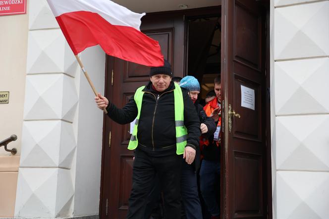 Protest rolników 20 marca przed Lubelskim Urzędem Wojewódzkim w Lublinie