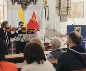 Koncert ku pamięci Pawła Adamowicza. Niezapomniany duet w Bazylice Mariackiej 