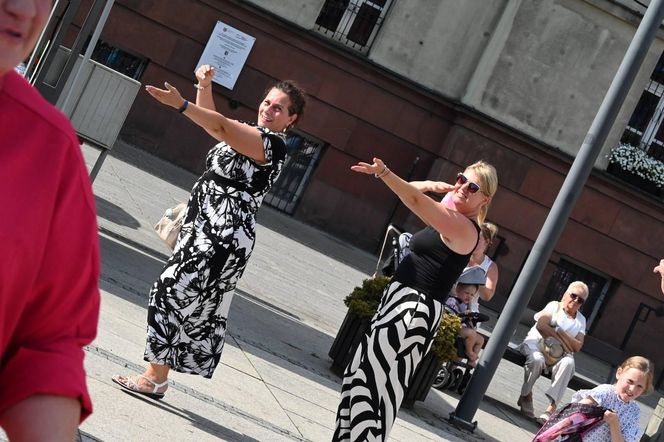 "Rudzko Potańcówka - jako bywało", czyli taneczne rytmy na rynku w Rudzie Śląskiej