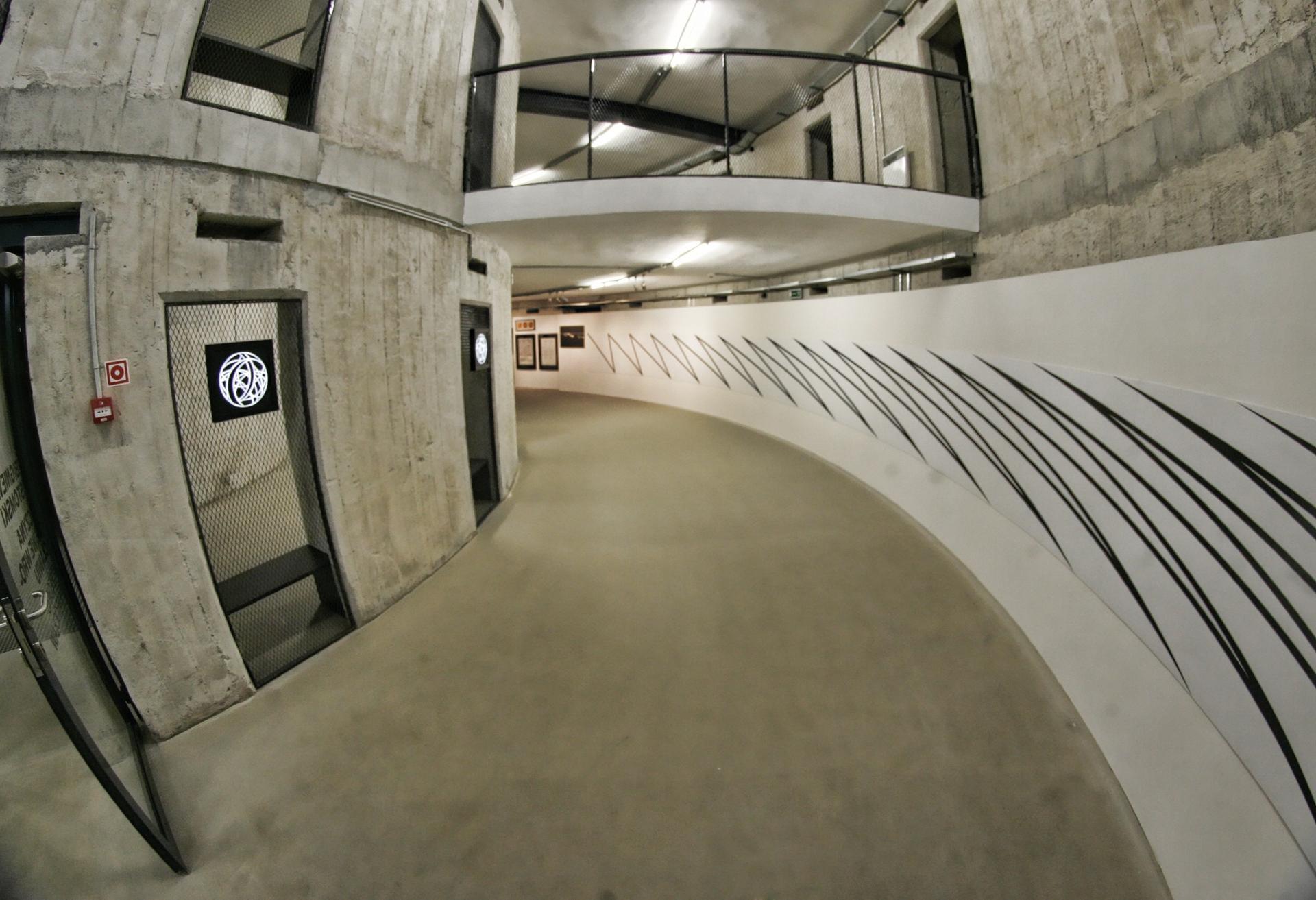 Między 3 i 4 piętrem została usunięta część stropu