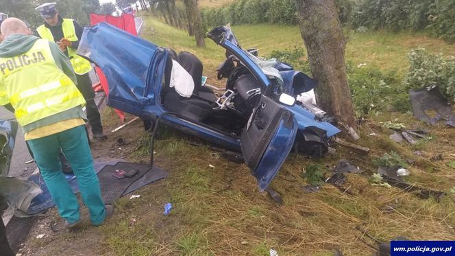 Tragiczny Wypadek Na Mazurach! Kierowca Roztrzaskał Auto Na Drzewie I Zginął Na Miejscu! [Zdjęcia] - Olsztyn, Super Express
