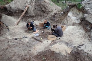 Szczątki co najmniej 18 osób na terenie jednostki wojskowej w Rembertowie. Wiadomo, kim mogą być ofiary