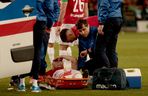 Rafał Mikulec w spotkaniu z Miedzią Legnica nabawił się bardzo groźnie wyglądającej kontuzji. Zawodnik długo opatrywany był na murawie, skąd zabrała do karetka
