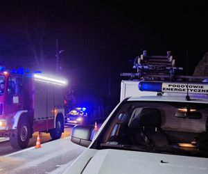 17-latek skosił autem słup energetyczny