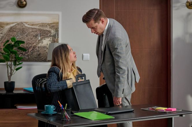 Na Wspólnej odc. 4072. Darek Żbik (Michał Mikołajczak), Kalina Trzeciak (Katarzyna Gałązka)