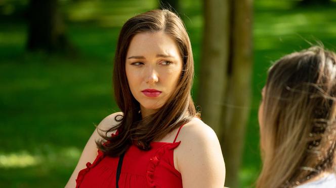 Barwy szczęścia, odc. 2534: Laura (Kim Grygierzec), Klara (Olga Jankowska), 