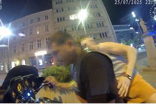 Pijany cudzoziemiec szalał na harleyu po Katowicach. Wjechał na chodnik. Miał przy sobie kastet