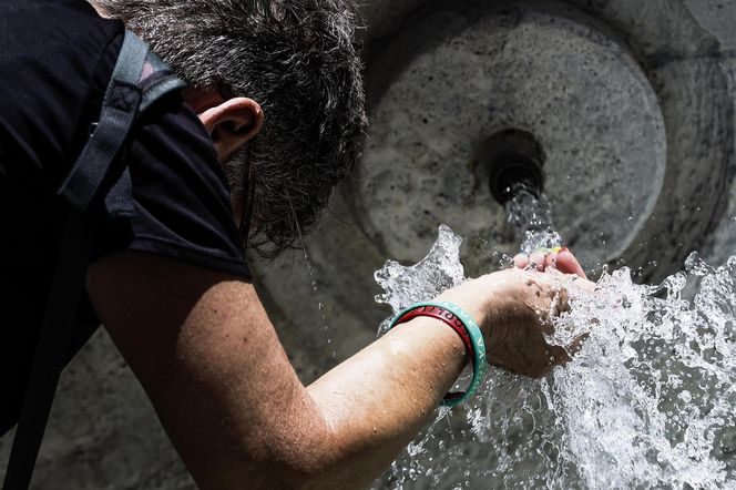 Fala upałów w Europie! "Centra chłodzenia" powstają w miastach