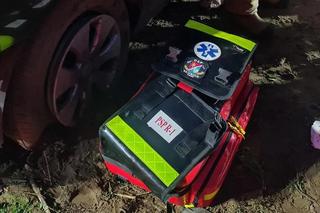 Makabryczny wypadek pod Płockiem. Osobówka wbiła się w stojący traktor. Kierujący nie miał szans