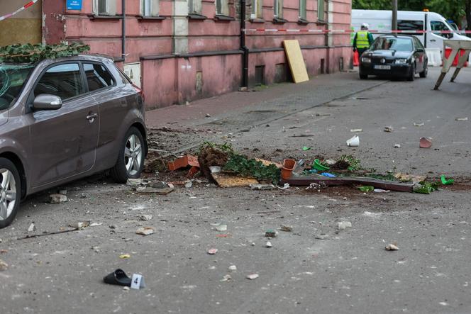 Ich rodzice spadli razem z balkonem. Kuba i Robert potrzebują pomocy 