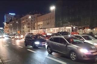 Gigantyczne korki w Warszawie. Totalny paraliż w związku ze zgromadzeniem publicznym