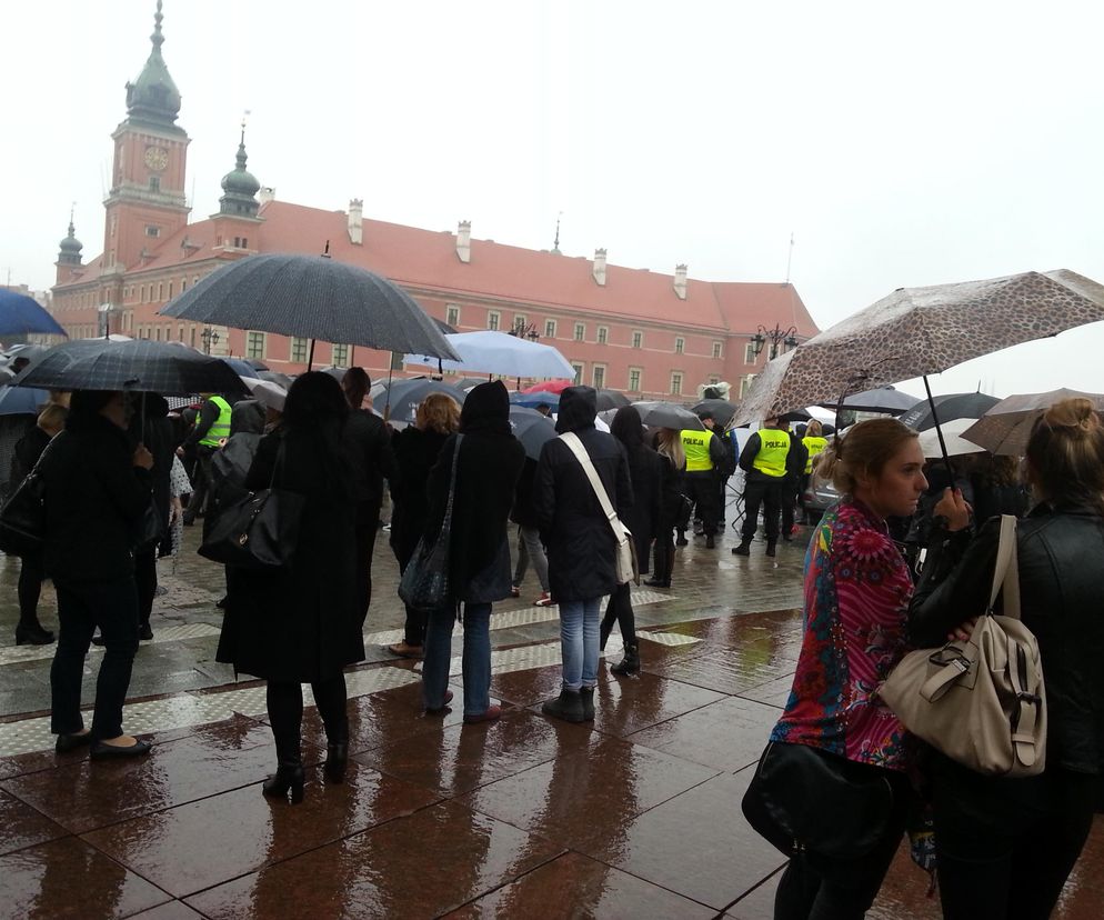 To nie odgrzewany kotlet, tylko piekło, które nie chce zamarznąć. Co z tą aborcją? Na zdjęciu: Czarny protest w Warszawie, 2016 rok.