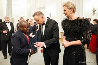 Agata Duda w piórach na noworocznym spotkaniu