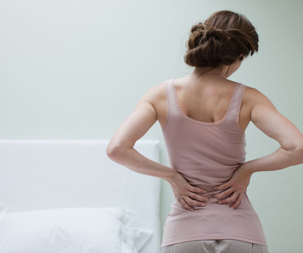 Kobieta z bólem pleców