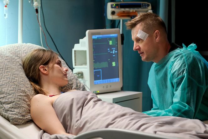 M jak miłość, odc. 1876. Paweł (Rafał Mroczek), Franka (Dominika Kachlik)