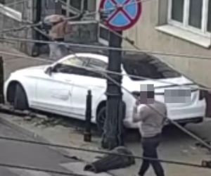Auto demolka, a za kółkiem pijany kierowca