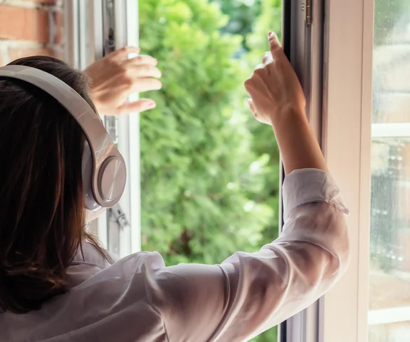 Sekret cichego domu – okna dźwiękoszczelne w praktyce