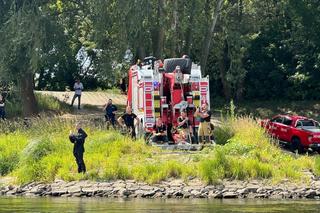 Samochód zjechał do Wisły. Wielogodzinna akcja w Toruniu