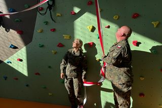 Aleksandra Mirosław w Nowym Sączu na otwarciu ścianki wspinaczkowej