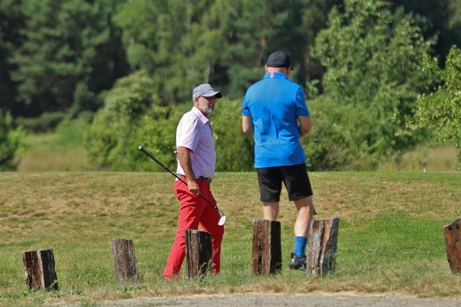 Michał Probierz gra w golfa ze zwycięzcą aukcji charytatywnej
