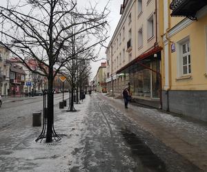 Gołoledź, marznące opady i oblodzone chodniki. Tak wyglądał poranek na drogach w Białymstoku