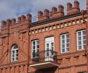 To najpiękniejsza kamienica w Białymstoku. Ceglana fasada z XIX wieku błyszczy do dziś