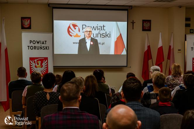 „Niech połączy nas hymn” - piękna, kolorowa premiera w siedzibie Starostwa Powiatowego