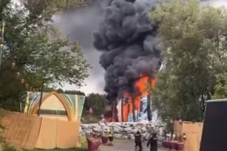 Wielki pożar na scenie głównej popularnego festiwalu. Trwa akcja gaśnicza [ZDJĘCIA]