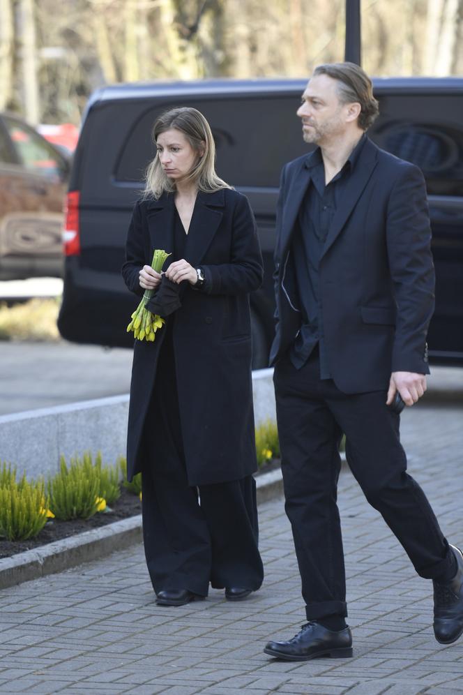 Magdalena Schejbal i Grzegorz Damięcki na pogrzebie Tadeusza Borowskiego