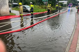 Zalane ulice i pękające wały. Dramatyczna noc przed nami? Zwołano sztab kryzysowy