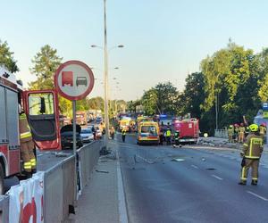 Koszmarny wypadek w Olsztynie. Wiele osób rannych w zderzeniu czterech pojazdów [ZDJĘCIA]