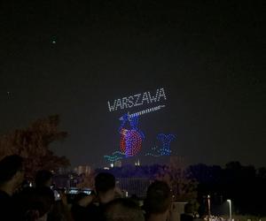 Największy spektakl dronów w Polsce. Kilkaset dronów rozświetliło niebo nad Warszawą