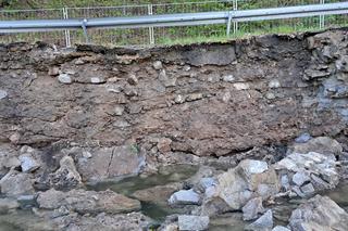 W gminie Walim osunęła się ziemia. Droga do Zagórza Śląskiego jest zamknięta 