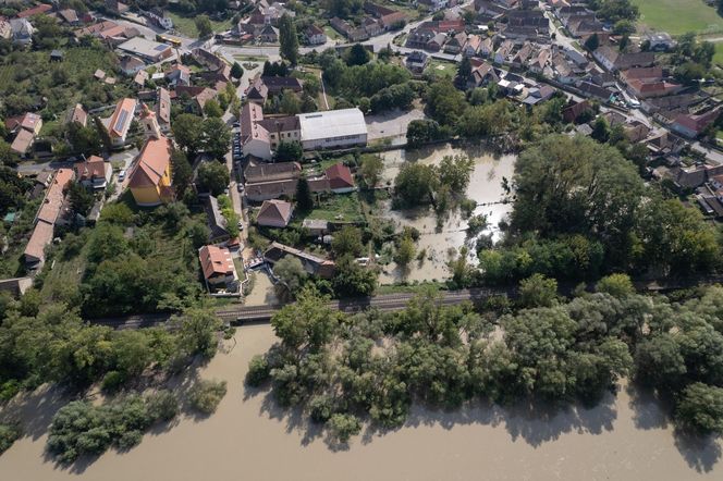 Fala kulminacyjna dociera do stolicy! Orban zapewnia, że wszystko pod kontrolą