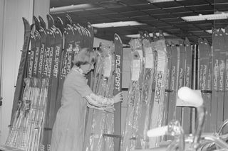 QUIZ PRL. Ferie zimowe w PRL: Jak wyglądał wypoczynek polskich uczniów?