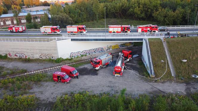 Pożar dzikiego wysypiska śmieci w Dąbrowie Górniczej