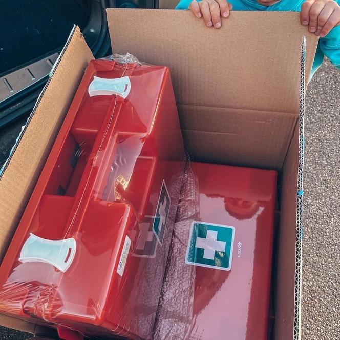 Znana pisarka, biznesmen z Holandii i menadżerka gwiazd zawieźli dary dla Ukrainy i uratowali koty